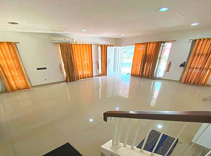 dijual rumah golf lake residence cengkareng