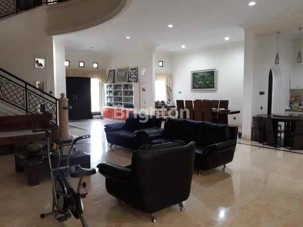 dijual rumah graha family