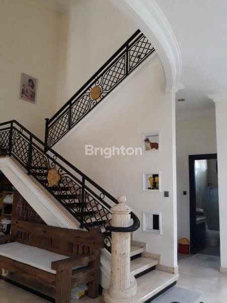 dijual rumah graha family