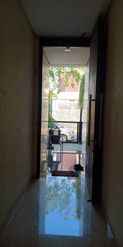 dijual rumah graha natura