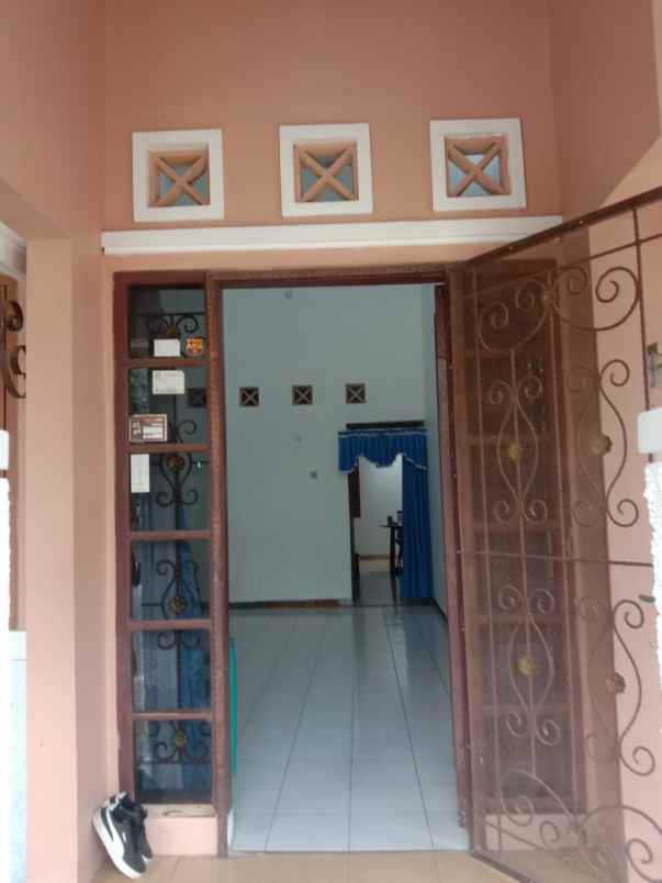 dijual rumah graha taman bunga