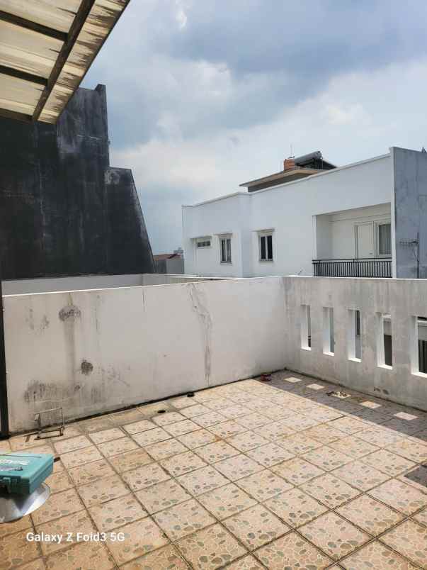 dijual rumah greenville