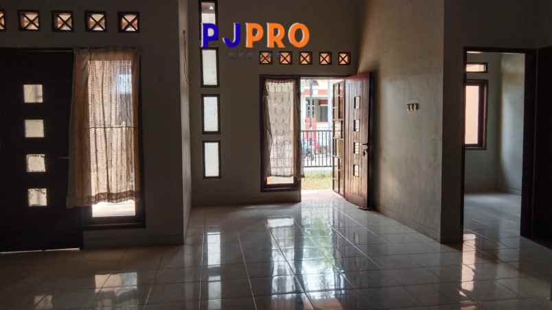 dijual rumah harapan indah 2 cluster aralia