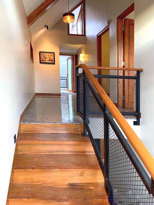 dijual rumah jalan bali pustaka