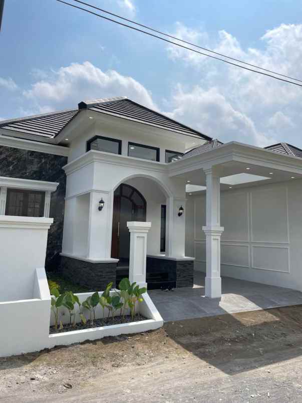 dijual rumah jalan kaliurang km 13