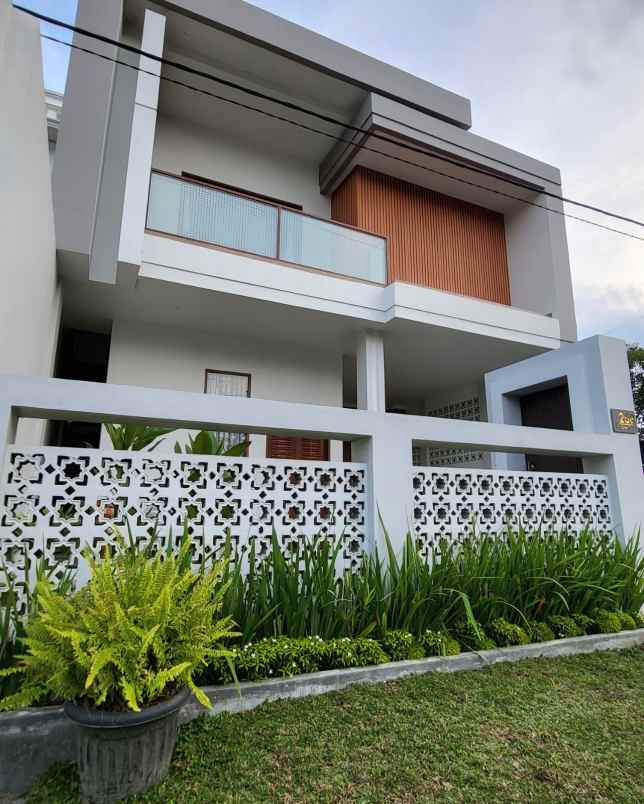 dijual rumah jalan kapten m jamil lubis