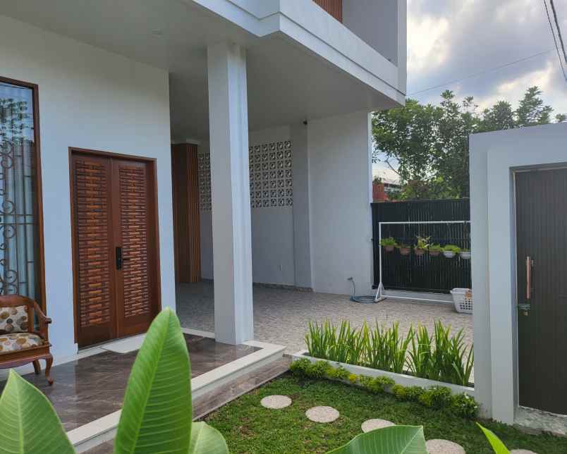 dijual rumah jalan kapten m jamil lubis