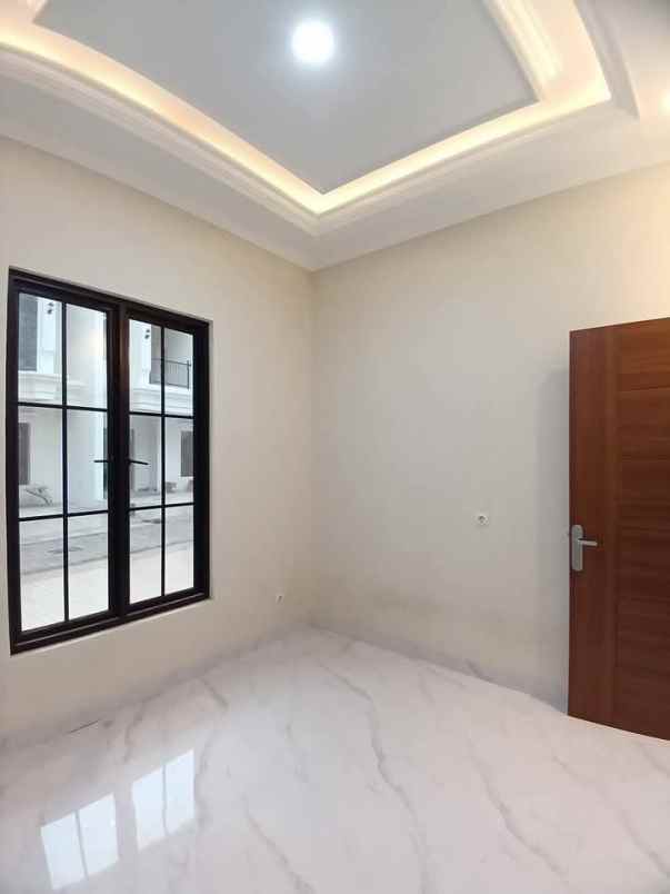 dijual rumah jalan kemang raden saleh depok