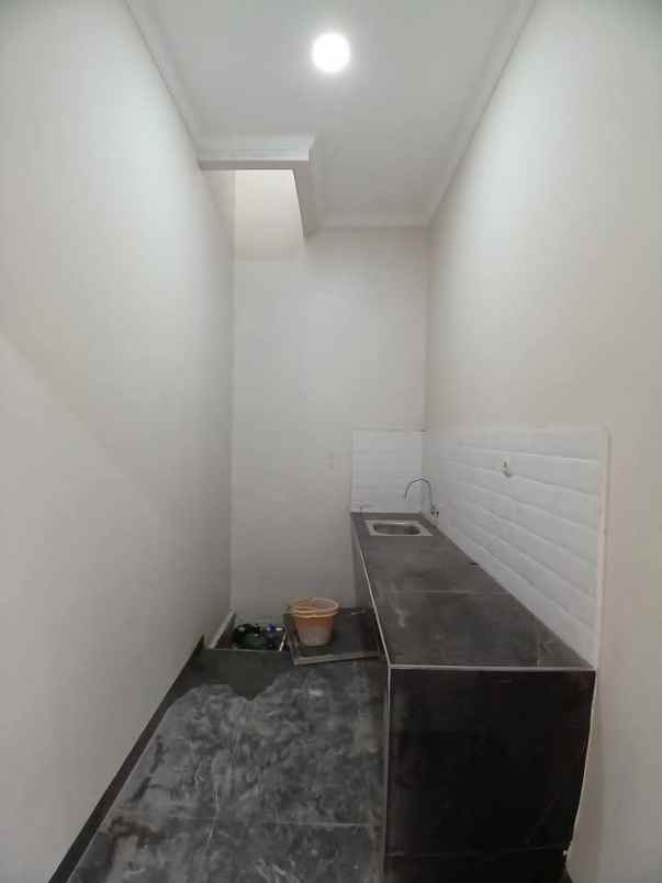 dijual rumah jalan kemang raden saleh depok