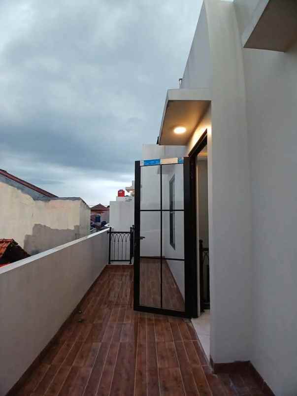 dijual rumah jalan kemang raden saleh depok