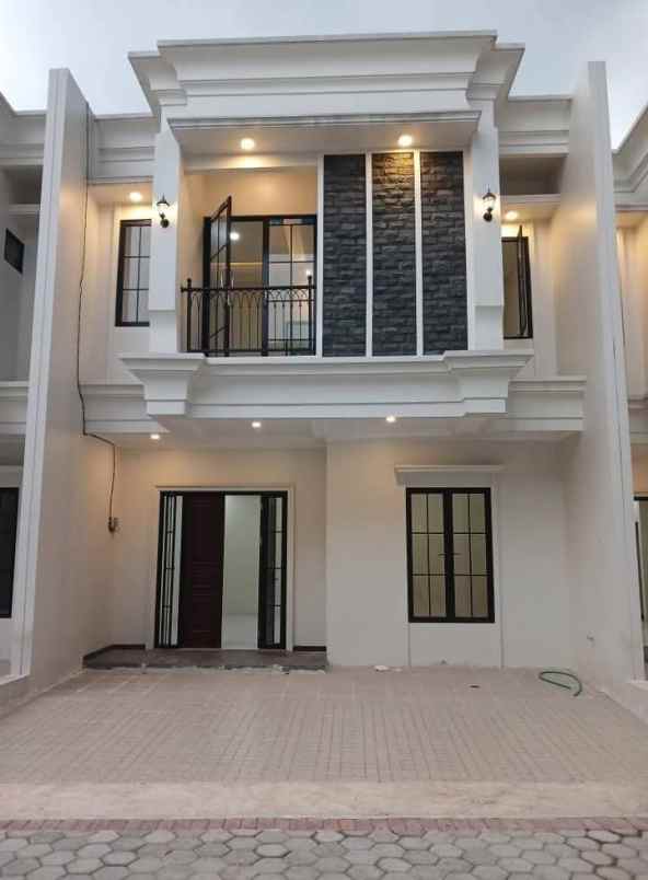 dijual rumah jalan kemang raden saleh depok