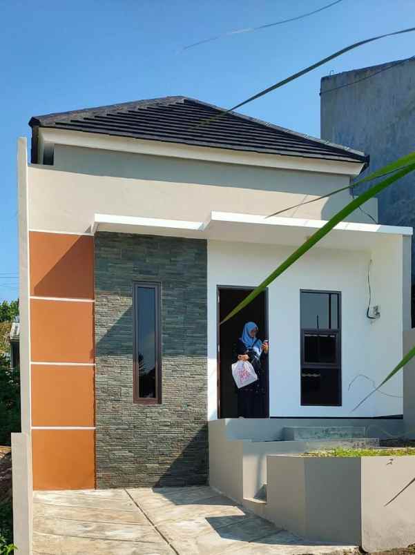 dijual rumah jalan mangunharjo ii