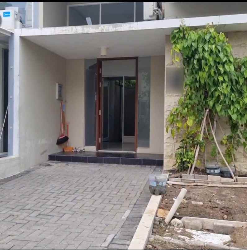 dijual rumah jalan north west park