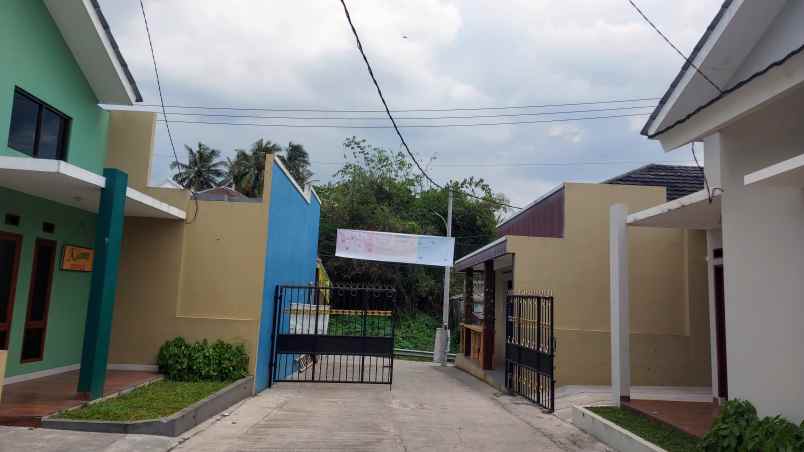 dijual rumah jalan raya cibeureum