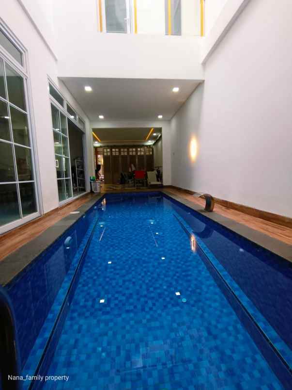 dijual rumah jalan raya kebon jeruk