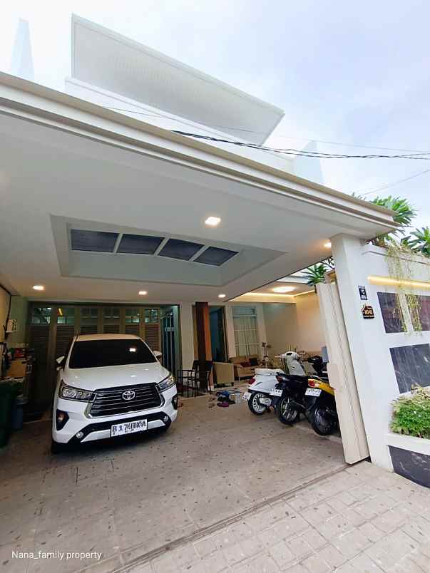 dijual rumah jalan raya kebon jeruk