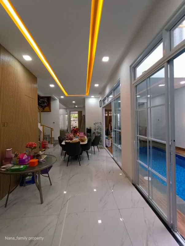 dijual rumah jalan raya kebon jeruk