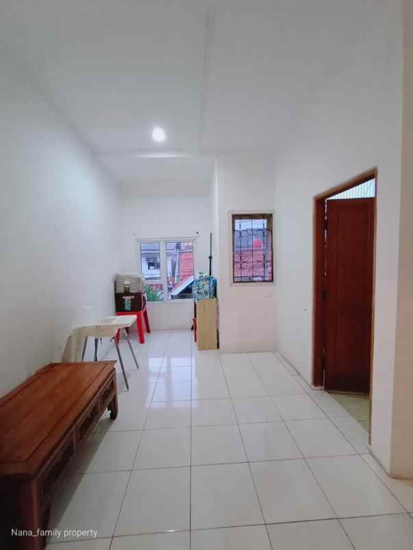 dijual rumah jalan raya komplek