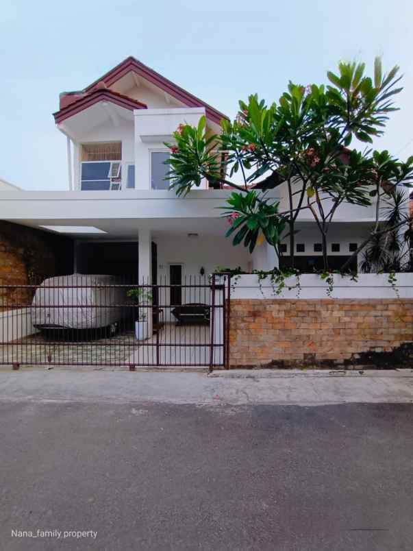 dijual rumah jalan raya komplek