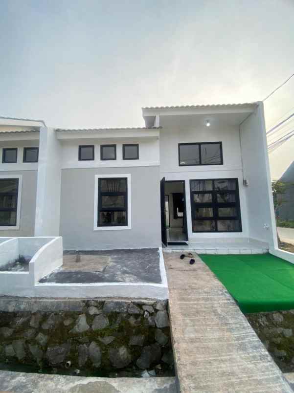 dijual rumah jalan raya megu cisoka