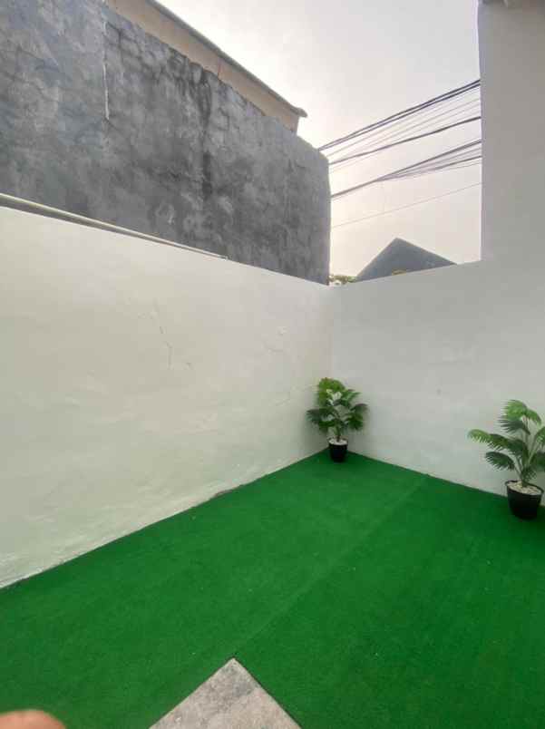 dijual rumah jalan raya megu cisoka