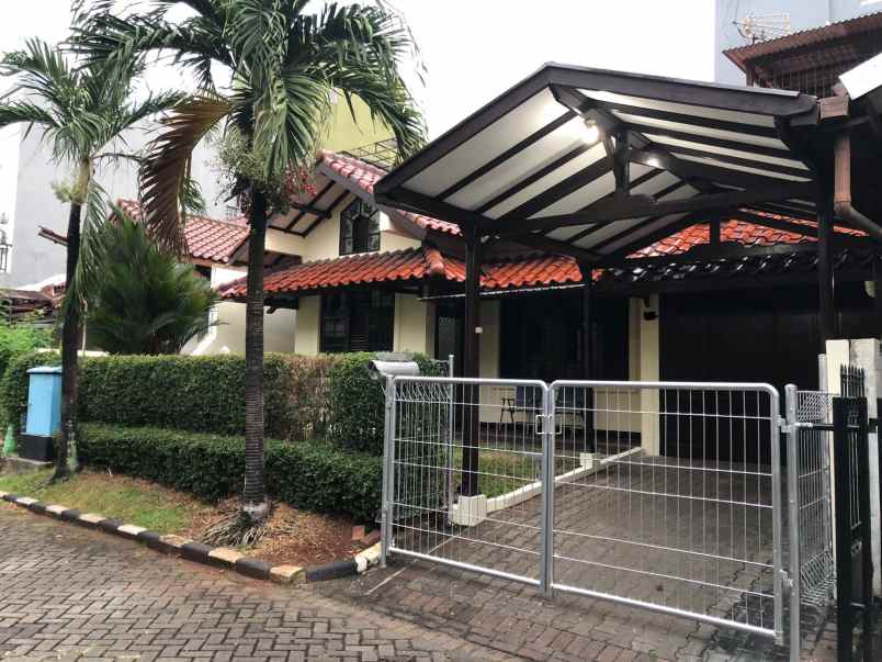 dijual rumah jk037