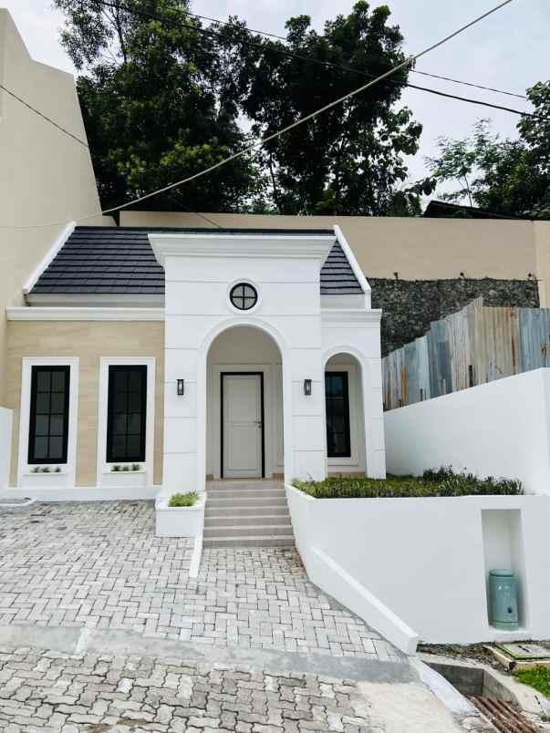 dijual rumah jl