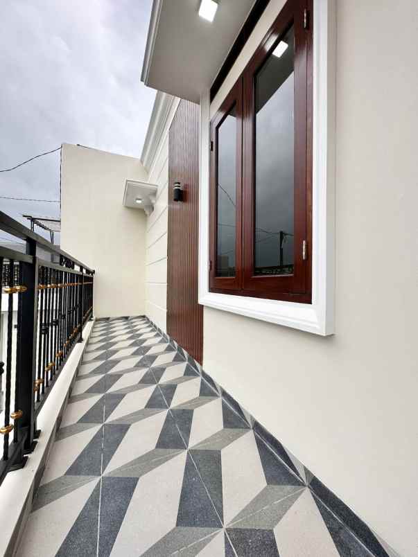 dijual rumah jl ciracas