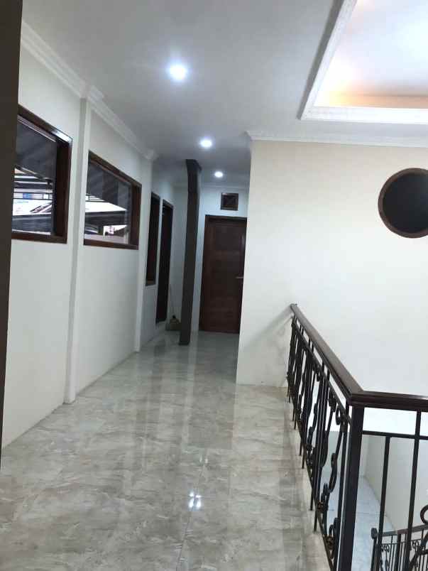 dijual rumah jl cisaranten kulon