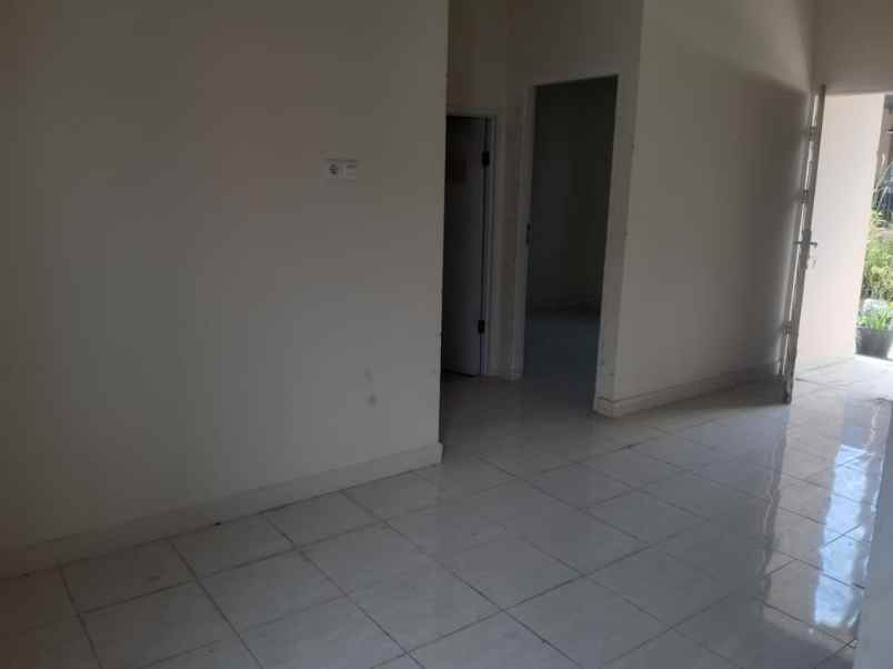 dijual rumah jl kelapa blok c no 10