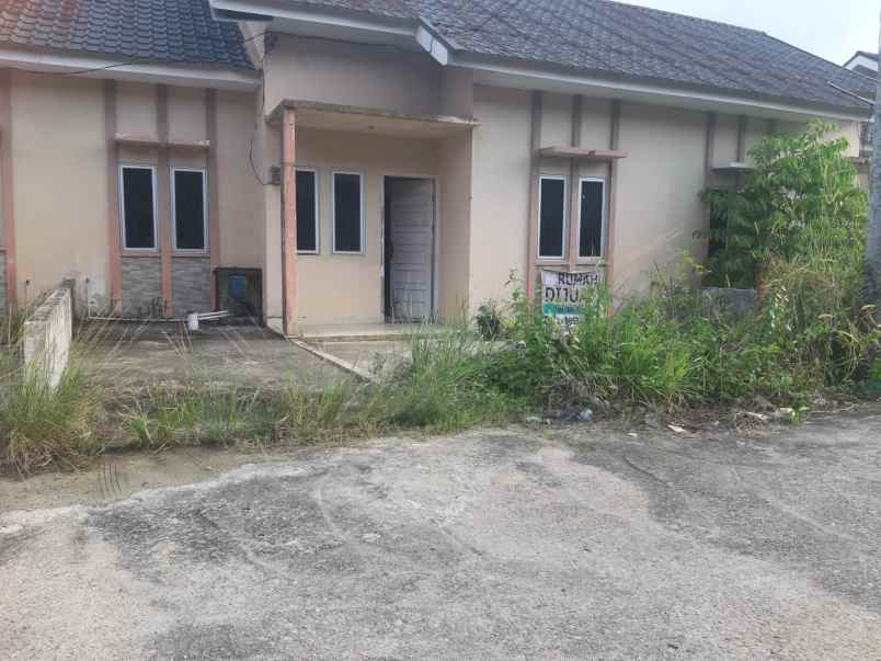 dijual rumah jl kelapa blok c no 10