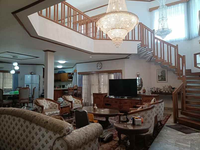 dijual rumah jl lebak bulus