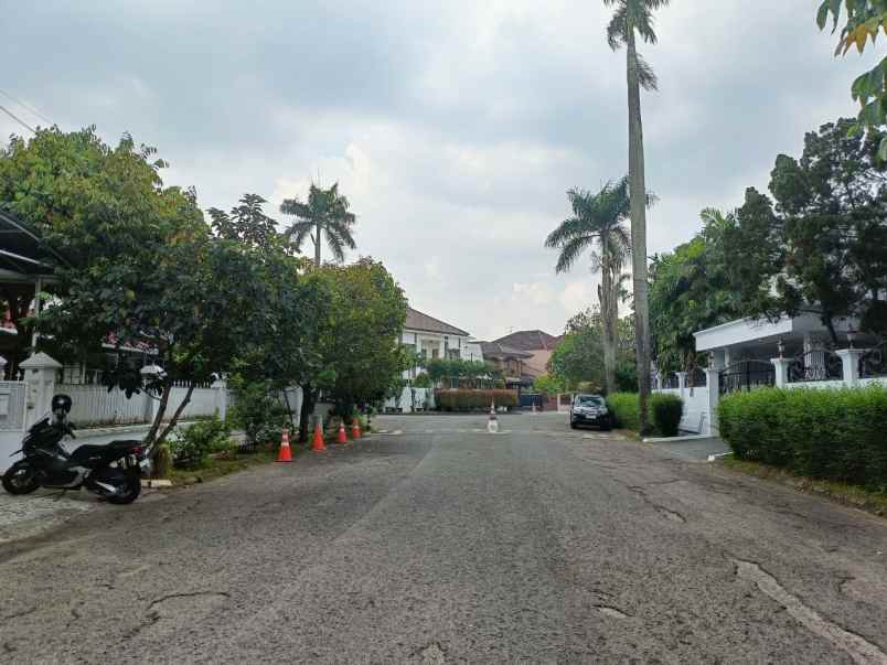 dijual rumah jl lebak bulus