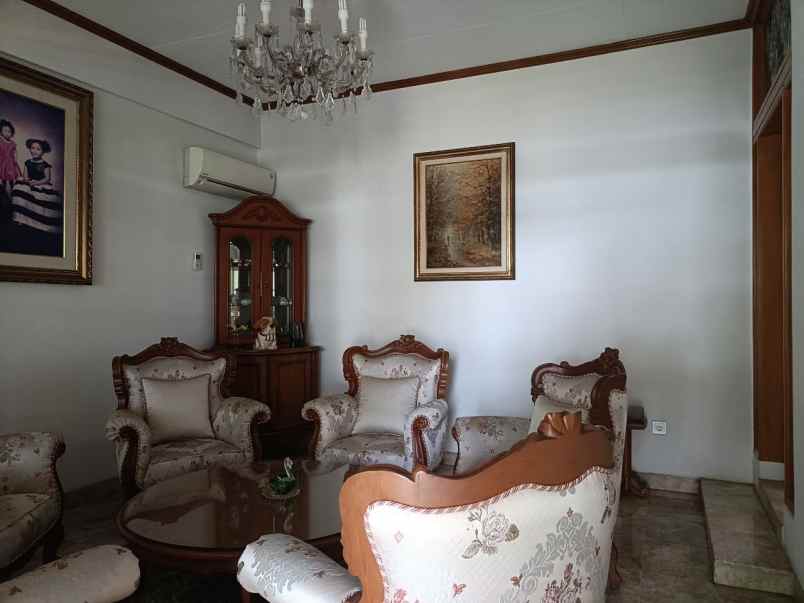 dijual rumah jl lebak bulus