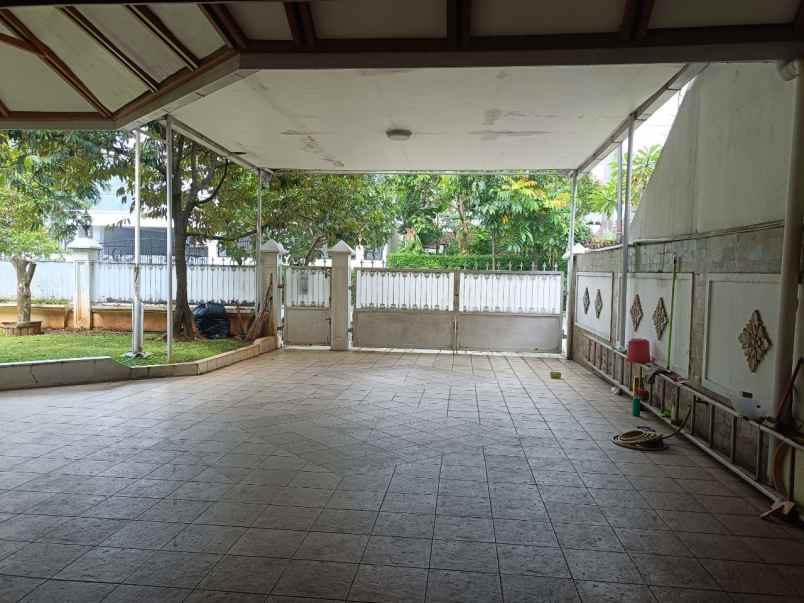 dijual rumah jl lebak bulus