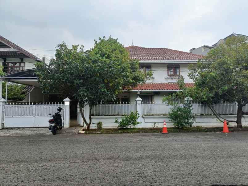 dijual rumah jl lebak bulus