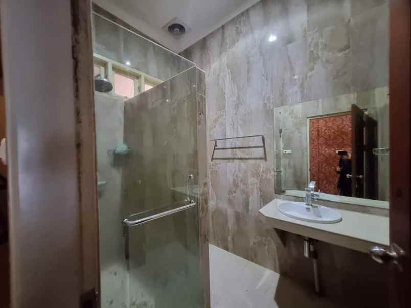 dijual rumah jl nakula