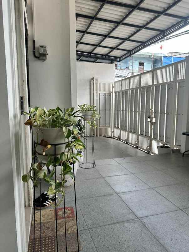 dijual rumah jl pemuda rawamangun