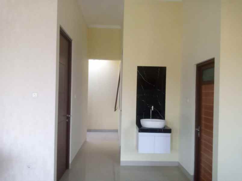 dijual rumah jl raya cimuning