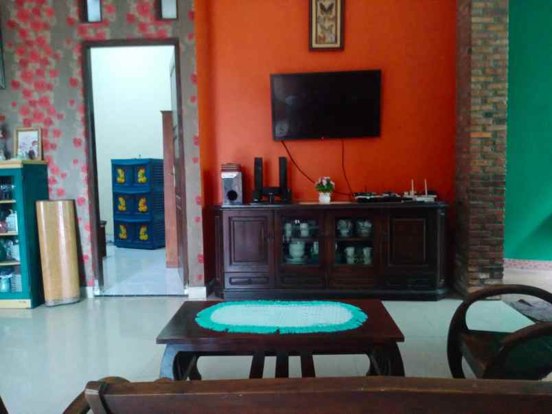 dijual rumah jl raya srengseng