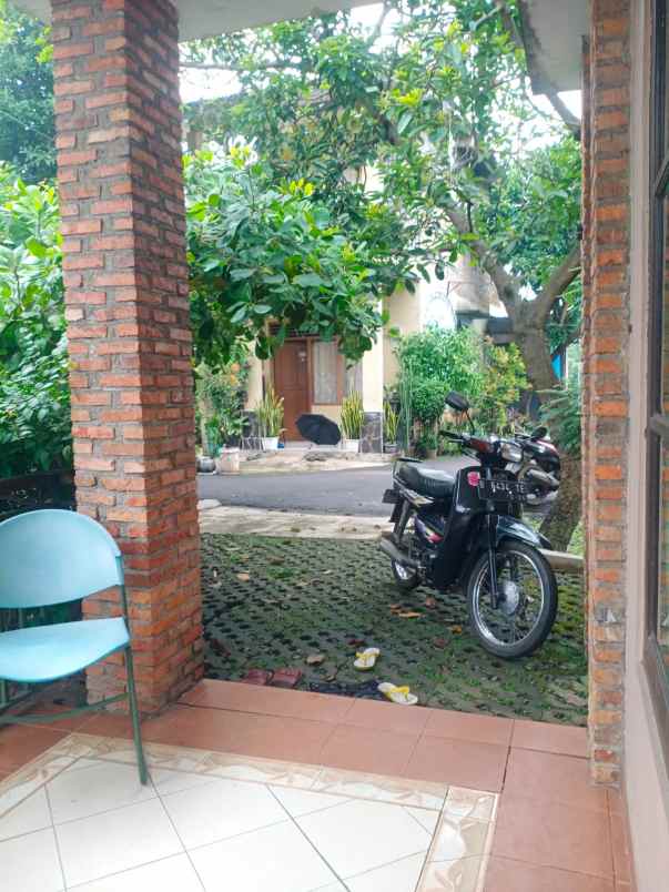 dijual rumah jl raya srengseng