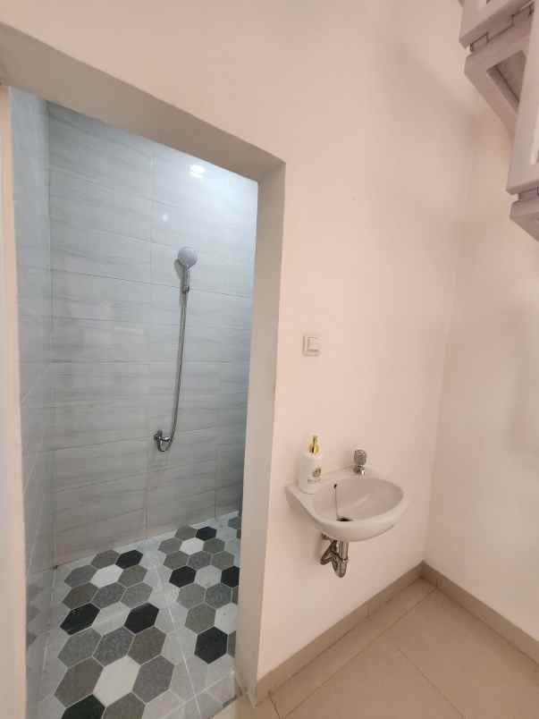 dijual rumah jl raya tigaraksa