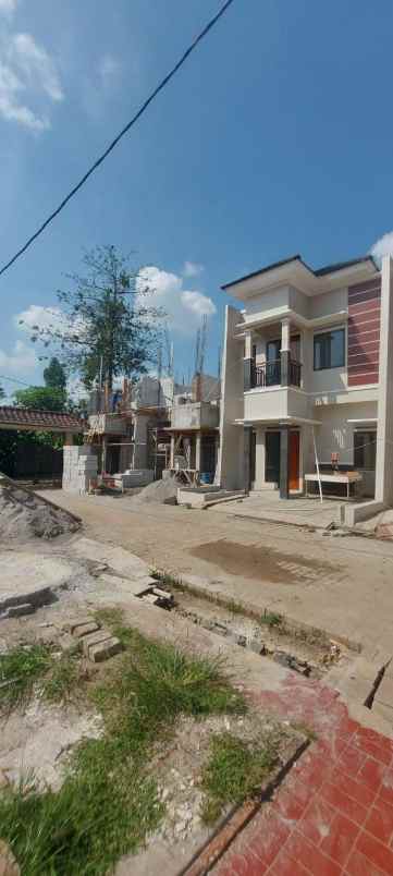 dijual rumah jl salak