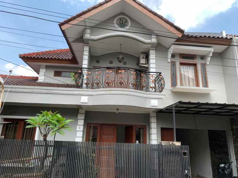 dijual rumah jl saturnus margahayu raya