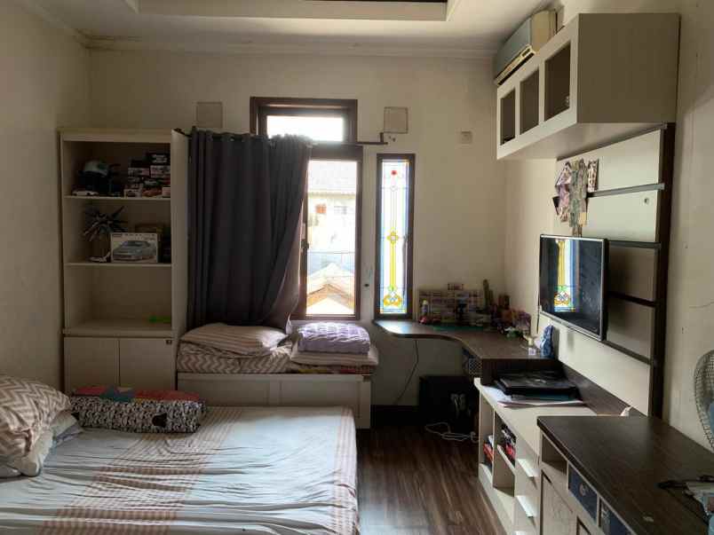 dijual rumah jl saturnus margahayu raya