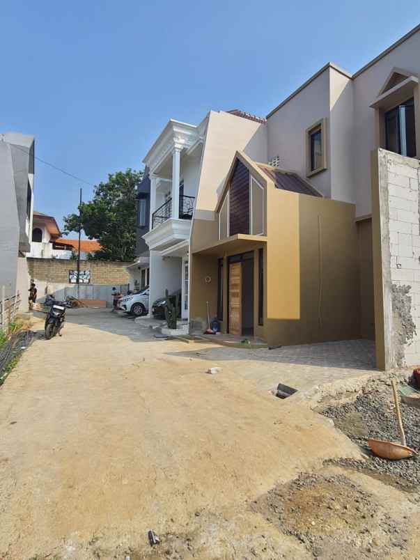 dijual rumah jl srengseng sawah