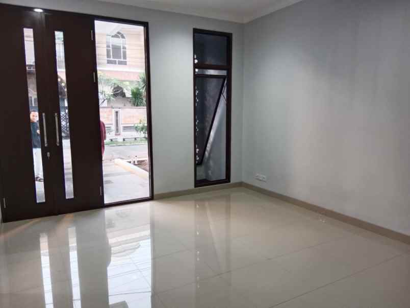 dijual rumah jl terusan jakarta