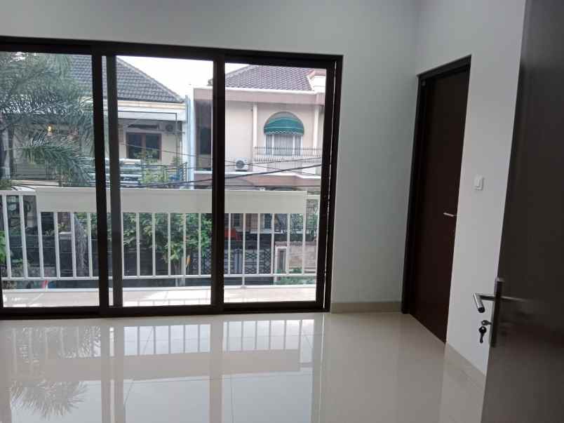 dijual rumah jl terusan jakarta