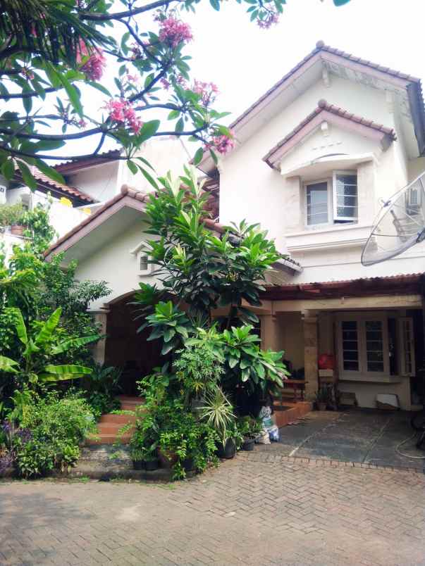 dijual rumah jl w r supratman cemp