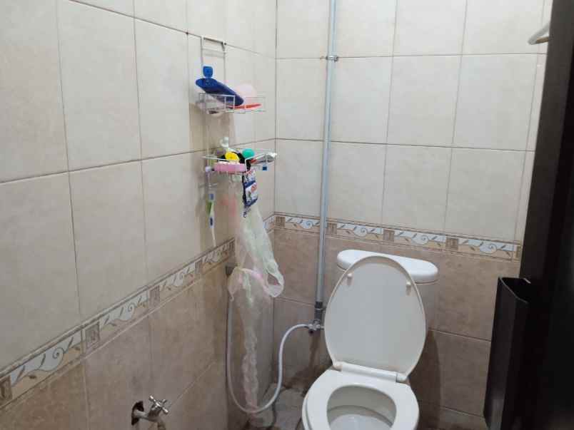 dijual rumah joyosuran pasar kliwon